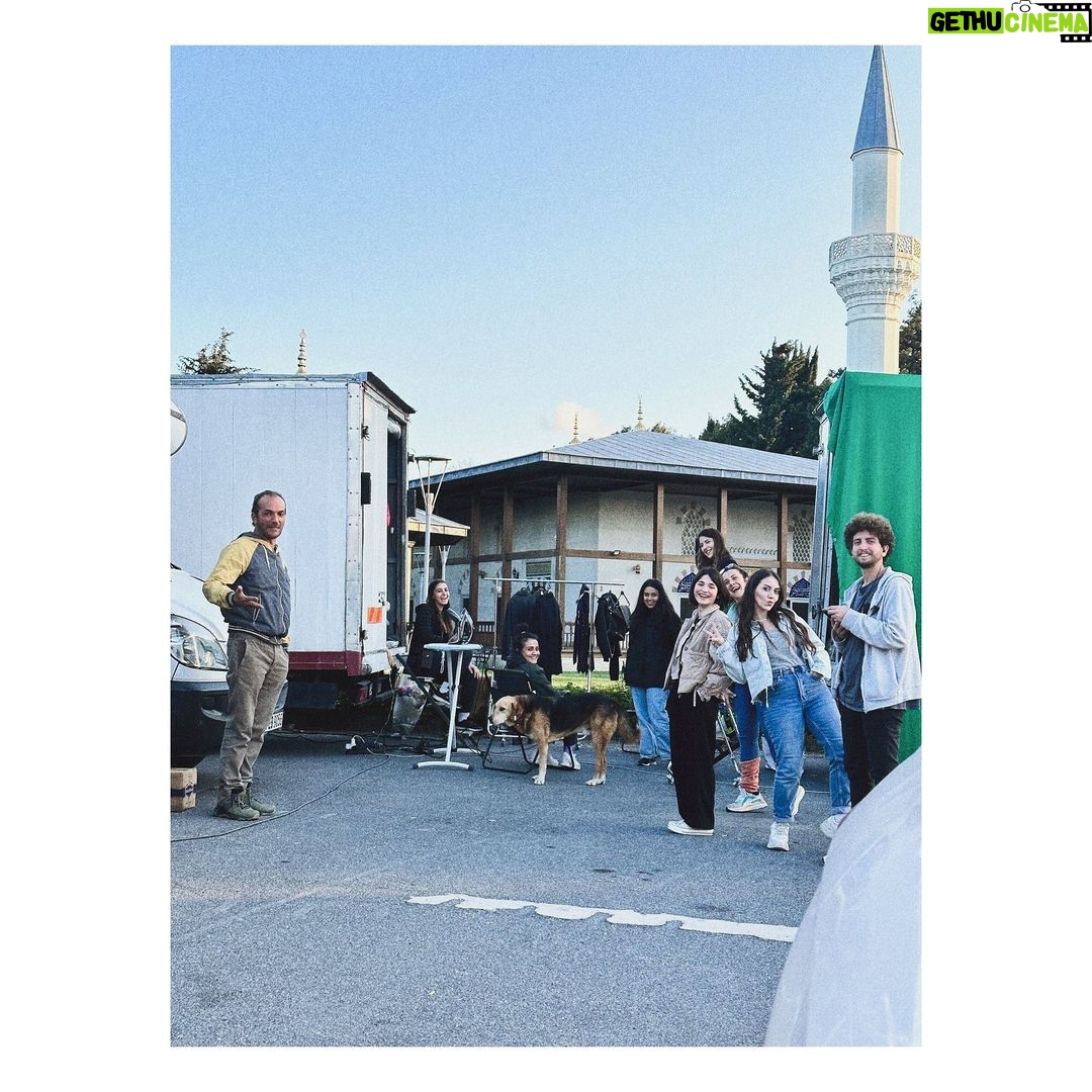 Birce Akalay Instagram - _______ “ Çıkmaz sokakta geri adım atmak da ileri gitmektir. “ Sana da merhaba Nilüfer. Let’s get excited a little bit more! 🖤 @birderdimvardizi #lightinthedark @ayna.yapim @burakmujdeci @kanald