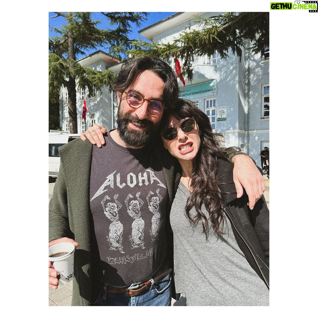 Birce Akalay Instagram - _______ “ Çıkmaz sokakta geri adım atmak da ileri gitmektir. “ Sana da merhaba Nilüfer. Let’s get excited a little bit more! 🖤 @birderdimvardizi #lightinthedark @ayna.yapim @burakmujdeci @kanald