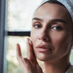Birce Akalay Instagram - Herkese merhaba! Günlük cilt bakımının çok önemli olduğunu hepimiz biliyoruz. Karşınızda benim yaşlanma karşıtı cilt bakımı rutinim; 🔹 Tüm günün yorgunluğunu taşıyan cildimi geceleri Retinol Boost Gece Kremi'ni kullanarak nemlendiriyorum. 🔹 Ayrıca, her sabah ve gece yatmadan Retinol Boost Göz Kremi ile göz çevremi düzenli olarak besleyerek ince çizgilerimi azaltıyorum. Cildime gösterdiğim özenle kendimi her gün daha iyi ve ışıl ışıl hissediyorum. 🔹 Cilt bakımı rutinlerim bunlarla sınırlı değil elbette @neutrogenaturkiye ve beni takipte kalın. 💙