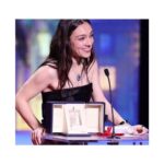 Birce Akalay Instagram - Bu muhteşem başarın, yaşattığın büyük gurur için tebrikler Merve Dizdar ve elbette emeği geçen herkese çok ama çok teşekkür ederim ve yürekten kutlarım. Başarılarının devamını ve hep daha çok mutlu olmanı dilerim. İyi ki varsın! Gururumuz oldun ama en önemlisi umut oldun. Sağol, varol. @mervedizdar 💙 ••• Congratulations Merve Dizdar for this marvellous achievement and the great pride you have made me feel, and of course I would like to thank everyone who contributed and congratulate you from the bottom of my heart. I wish you continued success and always more happiness. I am glad you are here! You have become our pride, but most importantly, you have become hope. Thank you, bless you.