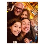 Birce Akalay Instagram – Duygularımı tarif etmem olanaksız. 
İlk günkü gibi,yıllardır olduğu gibi sonsuz olalım.. 
Kalbimizin ve gerçekliğimizin sınırsızlığına hastayım.
Doğduğun güne şükürler olsun.
Varlığım varlığına armağan olsun. 
#biggangfamily
#müdürüm50yaşında
🫀🤘🏼🪐🍾🧿 Corridor