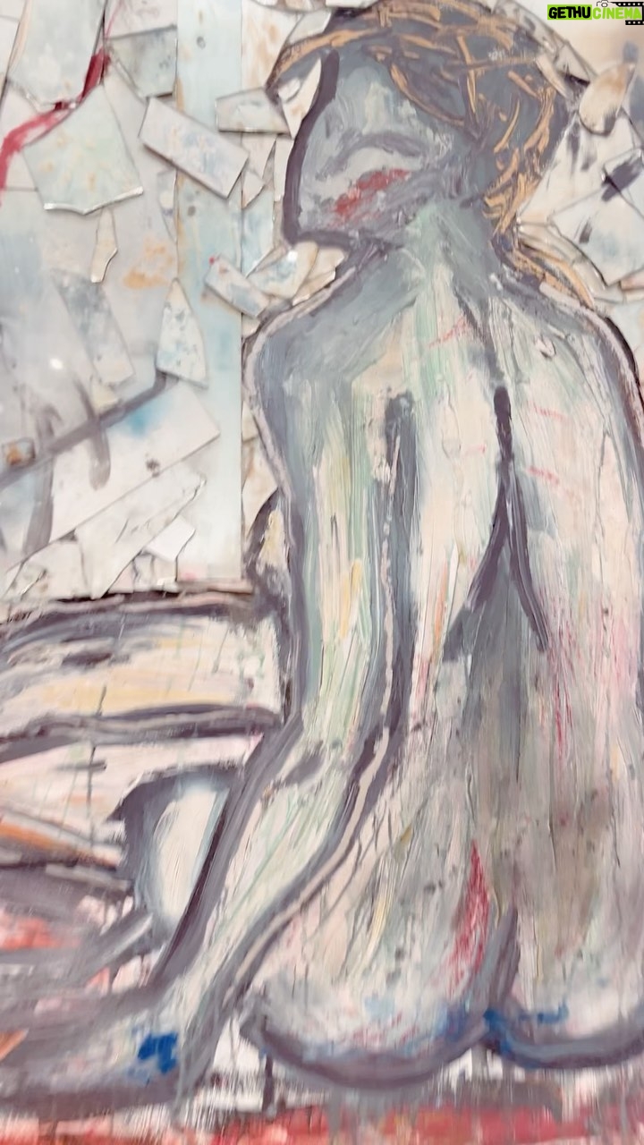 Birce Akalay Instagram - ____Sanat olmasa gerçeklere nasıl dayanılır. F.Nietzsche İstanbul Modern’e seneler sonra eski yerinde, yeniden kavuşmanın mutluluğu benim için pahabiçilemez. İstanbul müzesine geri kavuştuğu için benim kadar mutlu mudur acaba? Türk Modern sanatının muazzam örneklerini kaç defa izledim bu hayatta bilmem, defalarca daha izleyebilirim. İstanbul’da kendimi en iyi hissettiğim yerlerin başında gelir. Tam bir gün ayırmanızı tavsiye ederim. • The happiness of reuniting with Istanbul Modern in its old place after many years is priceless for me. I wonder if Istanbul is as happy as I am to have its museum back. I don't know how many times I have seen the magnificent examples of Turkish Modern art...It is one of the places where I feel the best in Istanbul. I recommend you to spare a full day. @istanbulmodern 🔴