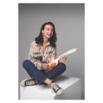 Birce Akalay Instagram – Oyun iyileştirir.
Sevgi iyileştirir.
Birlik olmak iyileştirir.
Çocuklarımıza renklerini geri verelim lütfen!
Kahramanmaraş’ta kurulumu devam eden KIRMIZI ÇATI’mıza ayni ve nakdi yardımlarınızı bekliyoruz.
Detayları
@kirmizicocuklardernegi hesabından öğrenebilirsiniz 🎈🎡
Emeği geçen herkese sonsuz teşekkür.
@alemdergisi @simaybulbultasarim @serli.kecoglu @tameryilmaz1