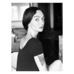 Birce Akalay Instagram - “Öpünce geçmeyecek kadar üzmeyin kimseyi...” Kadınlar günümüz kutlu olsun. Deprem bölgesinde ya da uzaktan ilk günden beri durmaksızın çalışan, bu devasa yaramızı sarmaya, onarmaya çalışan tüm yüce gönüllü kadınlarımıza selam olsun.. Istanbul, Turkey