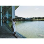 Birce Akalay Instagram - Çok keyifli geçen Londra ve Silverstone F1 maceramız, yanımıza kalan sesli ve büyük kahkahalar, ilk andan itibaren yolculuğun sonuna kadar göserdiğiniz özen ve arkadaşlık için sizlere çok teşekkür ederim tatlı ekip! İyi ki varsınız!@jackliveshere_tr ▪️Bu kaçıncı tatilimiz bilmiyorum @ibrahimselim ama hep mi çok iyisin u know! ▪️Eski dostuz ama artık anladık ki tatilde de tostuz my baby! @serkanaltunorak ▪️Bu tatil bana seni kazandırdığı için ayrıca mutluyum sevgili @taroemir sürprizlerin ve enerjine her daim tavım! Çektiğin harika fotoğraflar için ayrıca teşekkür ederiz! Nicelerine!!! 🖤🥃📷🇬🇧🏁 #şimdideğilsenezaman London, United Kingdom
