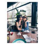 Birce Akalay Instagram - Lugatımda “kadın” diye yazılır « Burçak » diye okunur. İyi ki doğdun ailem, yol arkadaşım, hemşirem, hayat boyu birlikte eyes wide shut dans edelim. Varlığına minnettarım ve en kötü günümüz böyle olsun. Gücüne güç kat ve hep ışılda. Love you to the moon & back! 🌹 PS: aradaki bir fotoğraf 2009 ROXY. 😎