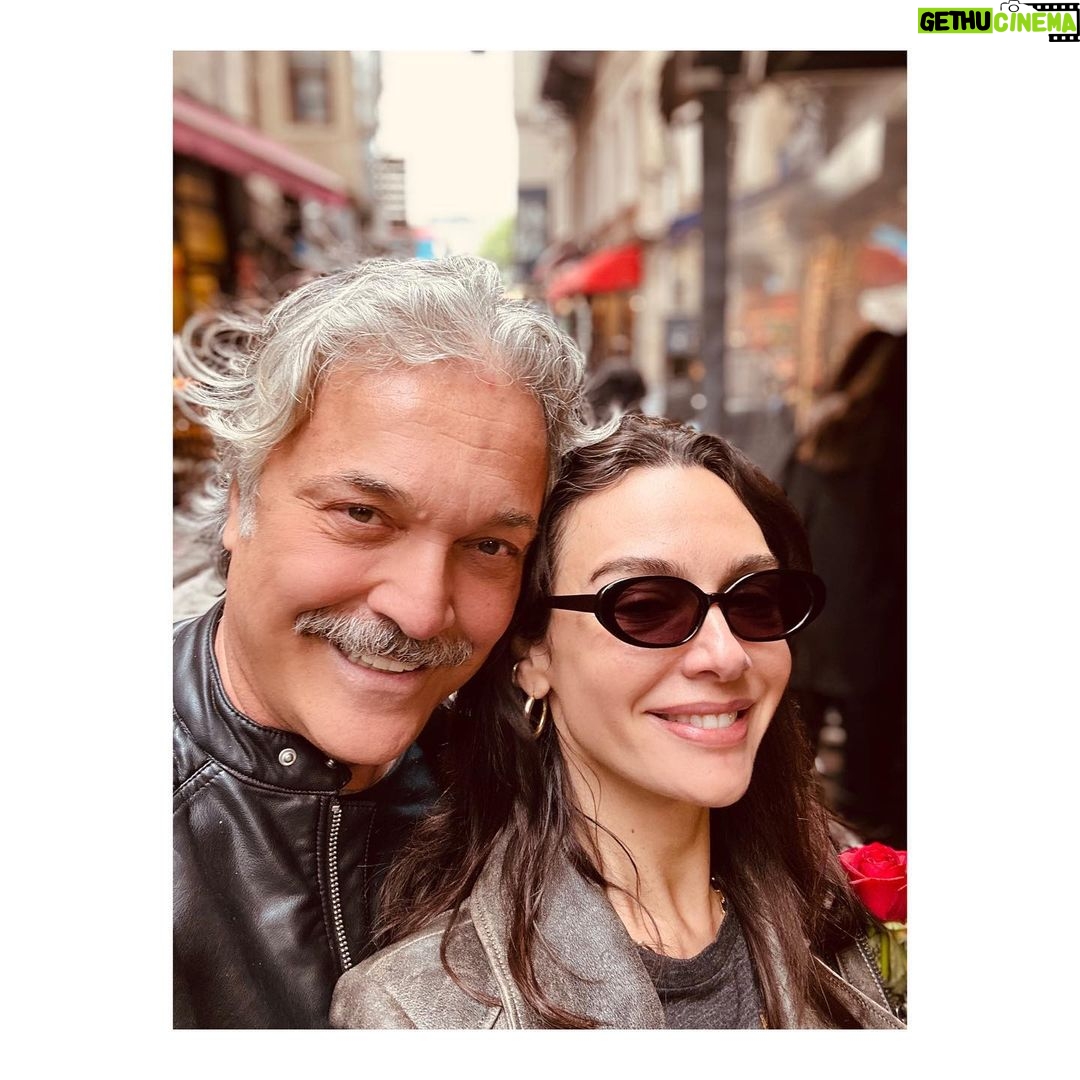 Birce Akalay Instagram - Duygularımı tarif etmem olanaksız. İlk günkü gibi,yıllardır olduğu gibi sonsuz olalım.. Kalbimizin ve gerçekliğimizin sınırsızlığına hastayım. Doğduğun güne şükürler olsun. Varlığım varlığına armağan olsun. #biggangfamily #müdürüm50yaşında 🫀🤘🏼🪐🍾🧿 Corridor