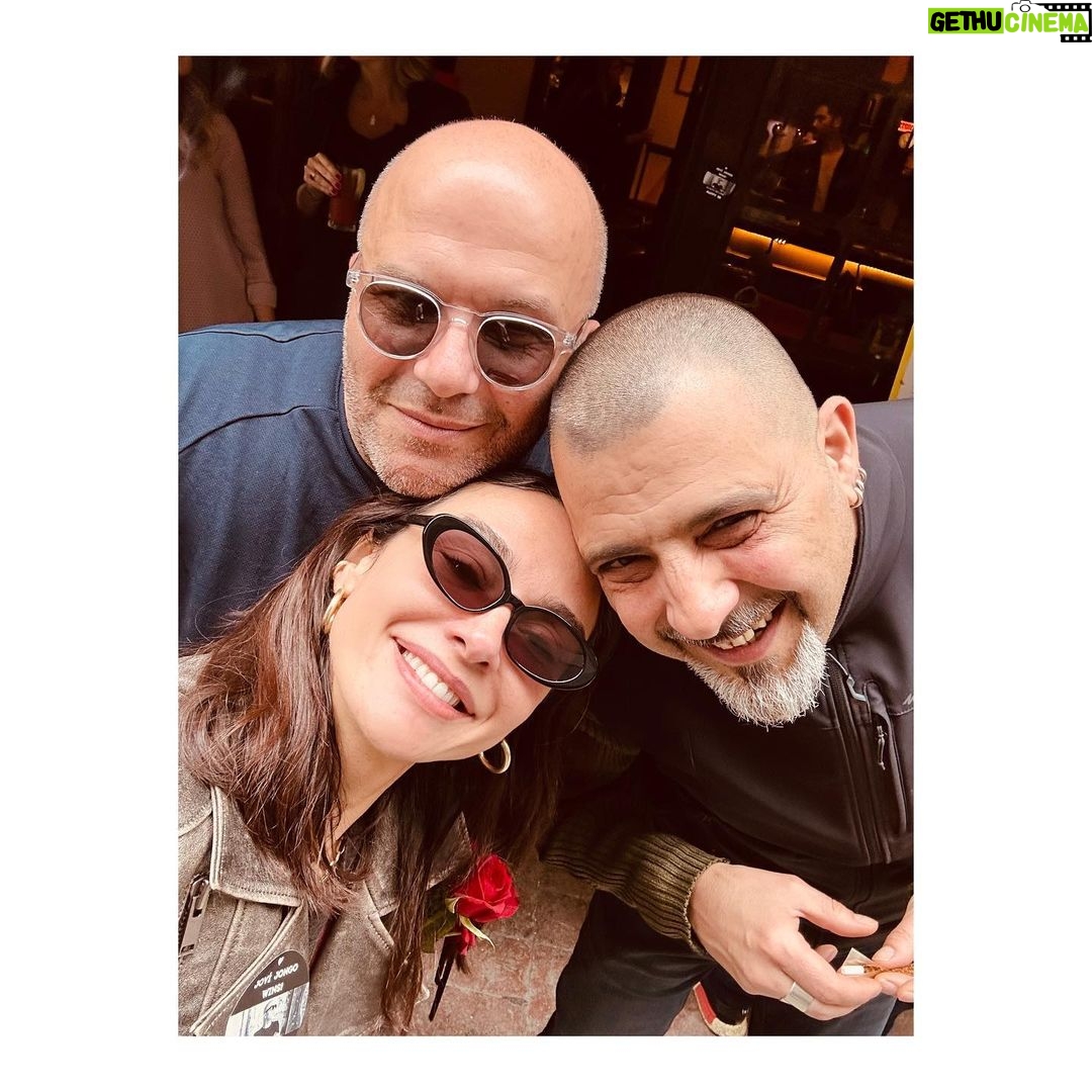 Birce Akalay Instagram - Duygularımı tarif etmem olanaksız. İlk günkü gibi,yıllardır olduğu gibi sonsuz olalım.. Kalbimizin ve gerçekliğimizin sınırsızlığına hastayım. Doğduğun güne şükürler olsun. Varlığım varlığına armağan olsun. #biggangfamily #müdürüm50yaşında 🫀🤘🏼🪐🍾🧿 Corridor