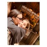 Birce Akalay Instagram - Duygularımı tarif etmem olanaksız. İlk günkü gibi,yıllardır olduğu gibi sonsuz olalım.. Kalbimizin ve gerçekliğimizin sınırsızlığına hastayım. Doğduğun güne şükürler olsun. Varlığım varlığına armağan olsun. #biggangfamily #müdürüm50yaşında 🫀🤘🏼🪐🍾🧿 Corridor