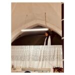 Birce Akalay Instagram - Hikaye’de kalmasına kıyamadığım fotoğraflarımızla bu yılın son Mardin kavuşması. Beni bilen Mardin’e ne denli düşkün olduğumu, o kadim şehrin sokaklarında kendimi ne kadar özgür hissettiğimi bilir. Yaşadığım ülkenin bir diğer ucunda bir şehir değil kapı komşum kadar yakın, evim kadar samimidir canım Mardin’im. İlk defa gören dostlarımı götürürken içimdeki ev sahibi heyecanı ve geçirdiğimiz güzel günler yine paha biçilemezdi benim için. Daha çok fotoğraf var elbette kimseler gücenmesin diye hepsini koymak isterdim ama şimdilik bu kadar olsun.. Bu defa kalbime taht kuran cümle ise yine canım dostum Tacettin’in düşlerinden döküldü; ••• “ Burada anahtarlar kapıları dışarıdan değil, içeriden açmak içindir. “ ••• Kapılarımızı güven ve huzurla insanlara açabildiğimiz,dileklerimizin,dualarımızın gökyüzüne salındığı, sevginin, kardeşliğin, özgürlüğün kalbimize kan pompaladığı bir 3 günü geride bıraktık. Tüm dostlarıma çok teşekkür ederim. 🎄 Mardin,Turkey