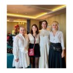 Birce Akalay Instagram - Bu dumpın adını Charlie & The Angels olarak belirliyorum. Charlie kim altını hiç çizmeme gerek yok bence. ❣️ Love you ladies to the moon and back! ❣️ @yururgezer @tedikimediterranean @mjgndalyan