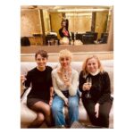 Birce Akalay Instagram - Bu dumpın adını Charlie & The Angels olarak belirliyorum. Charlie kim altını hiç çizmeme gerek yok bence. ❣️ Love you ladies to the moon and back! ❣️ @yururgezer @tedikimediterranean @mjgndalyan