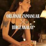 Birce Akalay Instagram - En son ne zaman gerçekten istediğin bir şeyi yaptın? Ertelemeden... Belki bugün bardağın şeklini almayı bırakma günüdür. Kendi “Orijinal Zamanlar”ını yaratma vakti... 🖤 #ŞimdiDeğilseNeZaman #işbirliği
