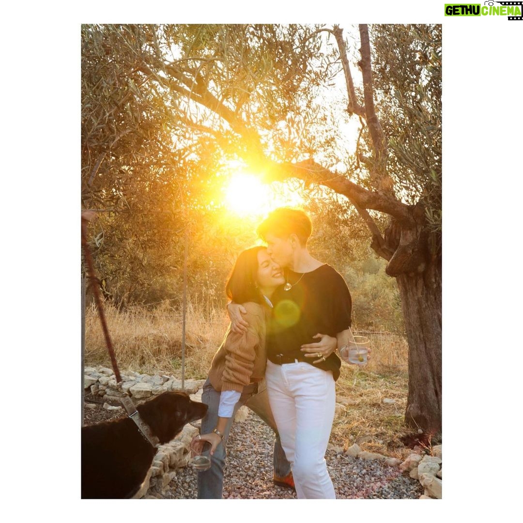 Birce Akalay Instagram - Autmn Journal’22 4 Marvelous Days. With friends, nature & stories. ••• All we need is love! ✌🏼🥂🦚🍁 @semsadenizsel @celimbahadir @mosheaelyon @ibrahimselim & my shewolf @dilarakarabay I’m so lucky to have you! 💚 And special thanks to all @simurginn & @cooksgrove Crew!! 🙏🏼🥂👏🏼