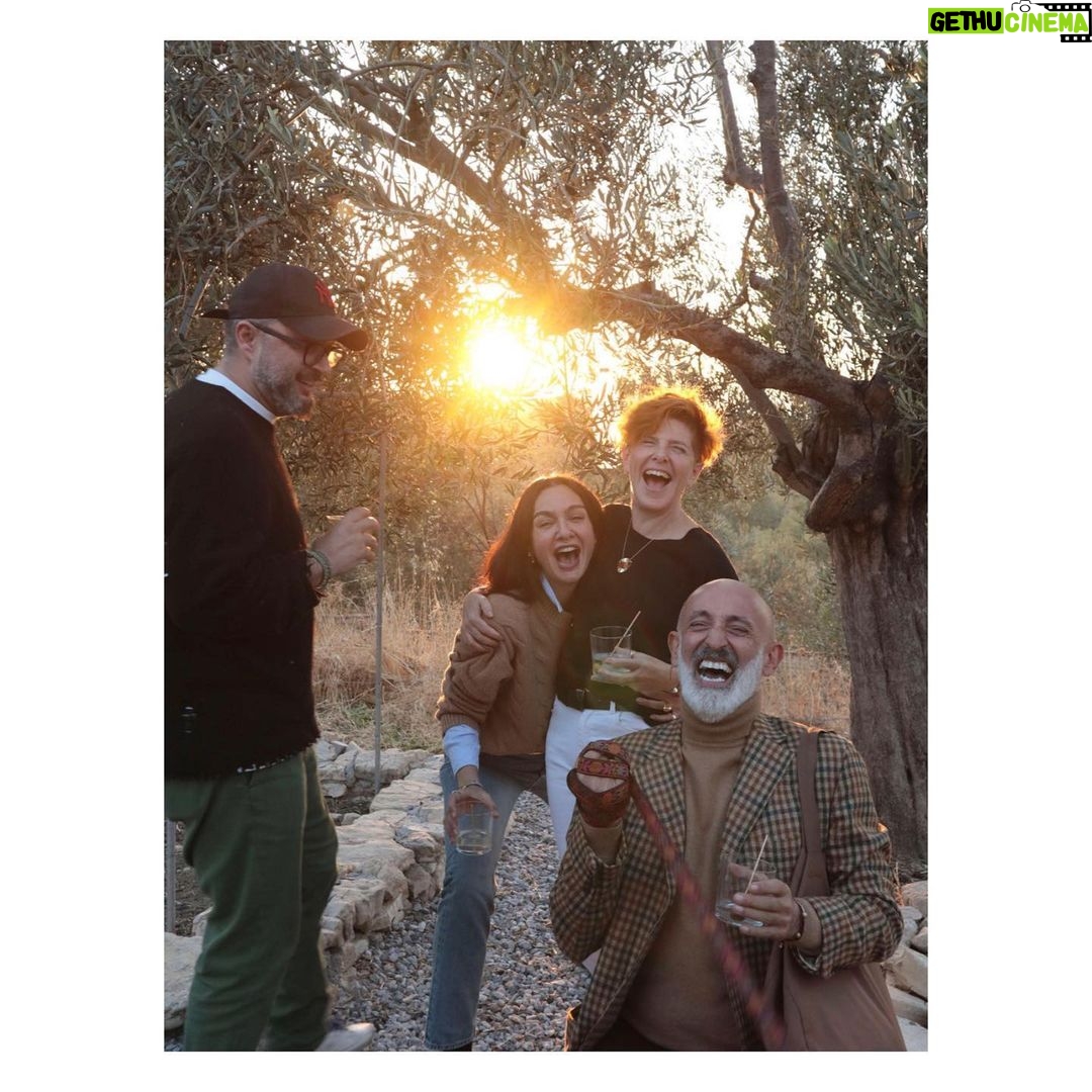 Birce Akalay Instagram - Autmn Journal’22 4 Marvelous Days. With friends, nature & stories. ••• All we need is love! ✌🏼🥂🦚🍁 @semsadenizsel @celimbahadir @mosheaelyon @ibrahimselim & my shewolf @dilarakarabay I’m so lucky to have you! 💚 And special thanks to all @simurginn & @cooksgrove Crew!! 🙏🏼🥂👏🏼