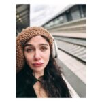 Birce Akalay Instagram - Germany again after a year... Again with a peace and joy as deep as my dream bluish sky. My heartfelt thanks to Fenerbahçe SK and my esteemed director Abdullah Oğuz. From now on, I will continue on the road alone with love at the bottom of my heart. I will be here for few more days. Cologne is a marvellous city. It is a great feeling to hear Turkish every few steps. Follow your dreams. 🫀 PS: Maybe we can shoot a short noir toghether someday master? @apooguz Köln (Cologne), Germany