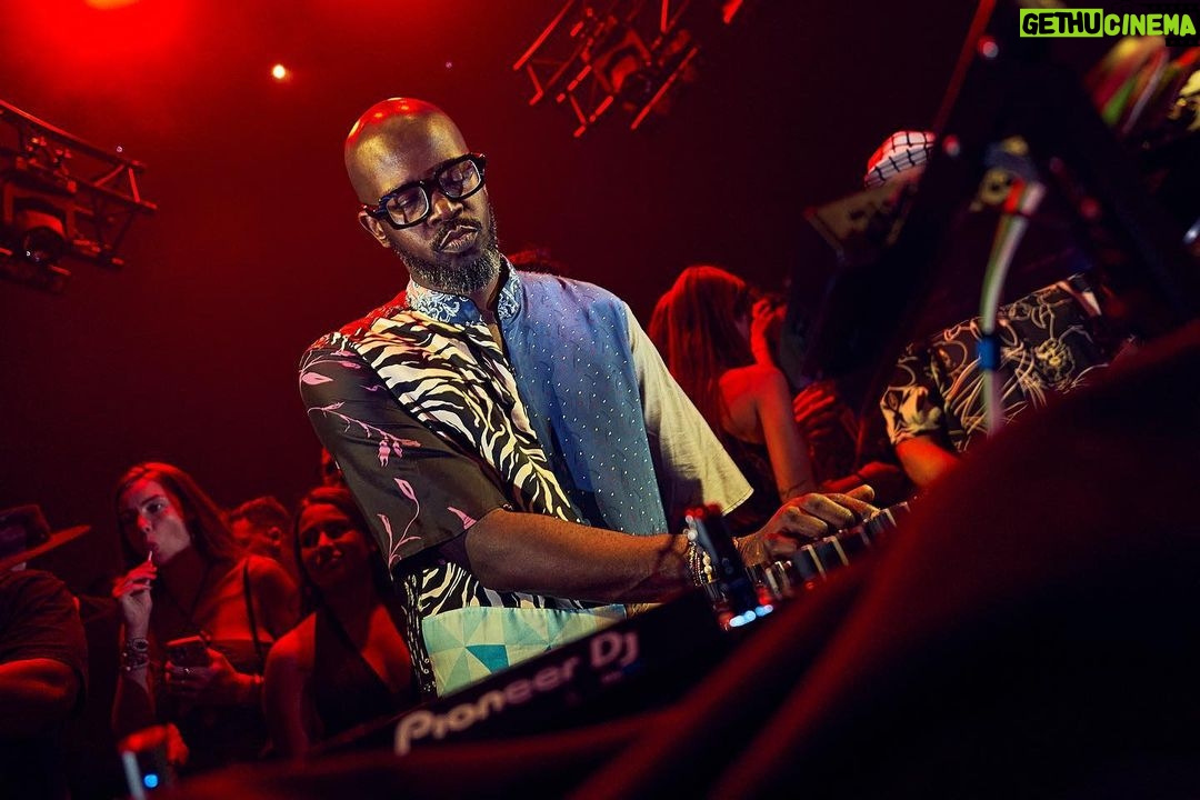 Black Coffee Instagram - Scenes from last Saturday at the number one club in the world! ❤️ Tonight, I’m back with the incredible @whomadewhoofficial, @damian_lazarus, @djkintar, @laylabenetiz + @bartolomeop! #HiBlackCoffee Hï Ibiza