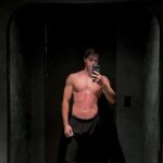 Blake Gray Instagram - Took a month off from the gym.. time to get back in shape 🕺 Also ice baths are no joke, gonna try and do it 3 times a week for the next month ! Wish me luck