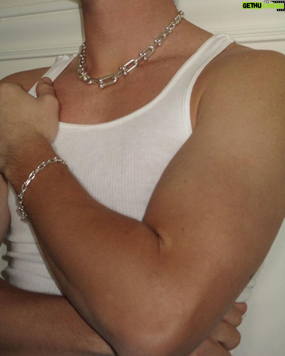 Blake Gray Instagram - The holidays are right around the corner, @tiffanyandco jewelry makes the perfect holiday gift for anybody #atiffanyholiday #tiffanypartner