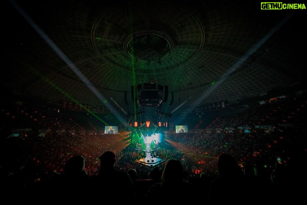 Blake Shelton Instagram - Lafayette!!! Had a great time at the CAJUNDOME!!! Austin, see y'all tonight!!!