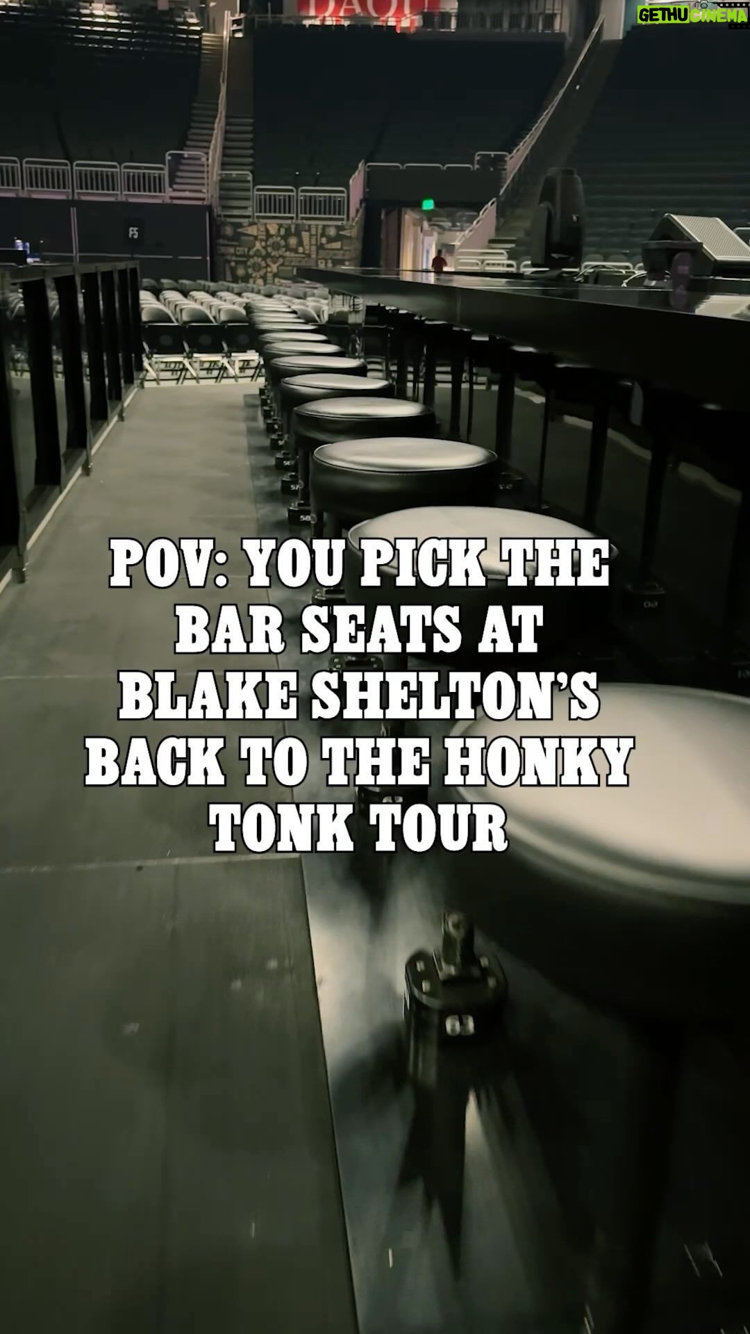 Blake Shelton Instagram - POV: The best seats in the house... -Team BS #BackToTheHonkyTonk #tour #livemusic