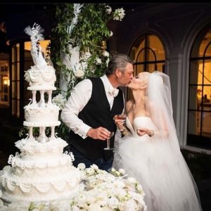 Blake Shelton Instagram - Happy anniversary @gwenstefani!!!! Every day has been the best day since I met you.