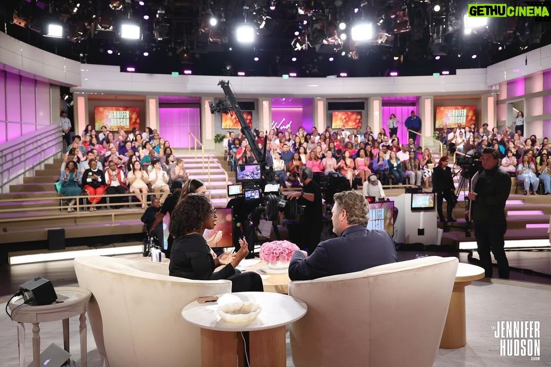 Blake Shelton Instagram - Great catching up with @iamjhud.. Tune-in to the @jenniferhudsonshow tomorrow!!!!!