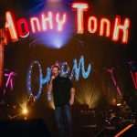 Blake Shelton Instagram - The honky tonk is open. Hershey, thanks for kicking off the tour with us.. Detroit, you're next!!!! #BackToTheHonkyTonk Giant Center