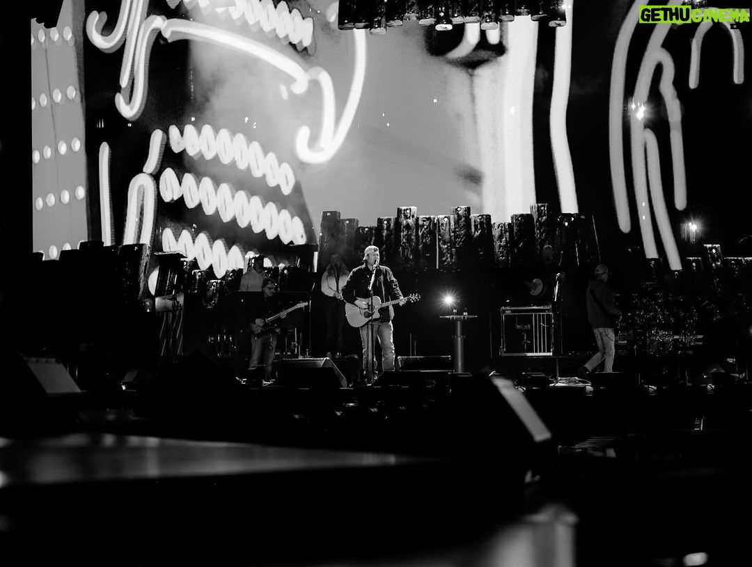 Blake Shelton Instagram - Almost showtime... see y'all tomorrow.. #BackToTheHonkyTonk