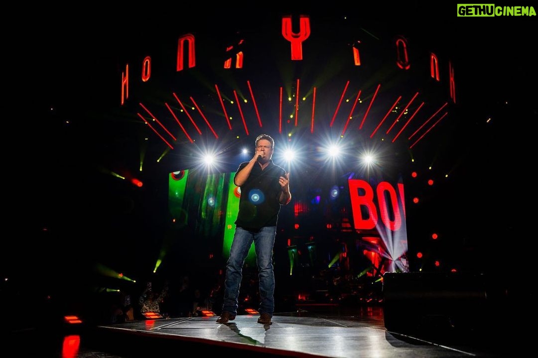 Blake Shelton Instagram - Can't believe we only have one of these left.. what a weekend!!!! #BackToTheHonkyTonk