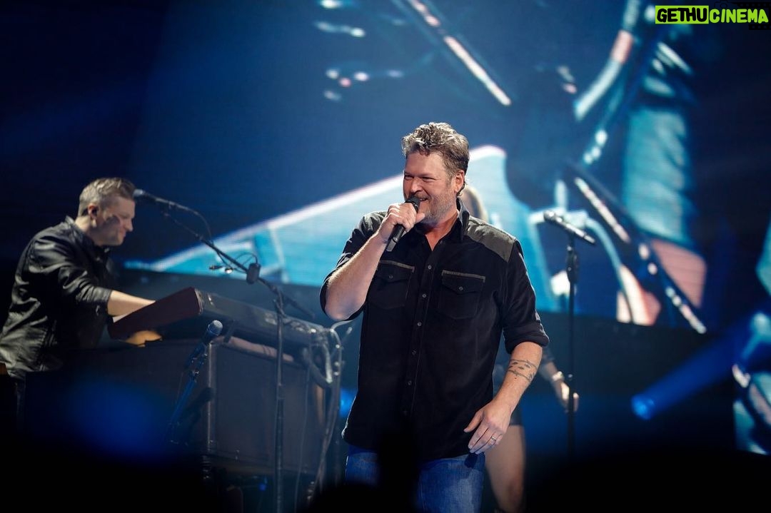 Blake Shelton Instagram - Can't believe we only have one of these left.. what a weekend!!!! #BackToTheHonkyTonk