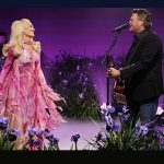 Blake Shelton Instagram - @GwenStefani & @BlakeShelton perform Purple Irises! 💜