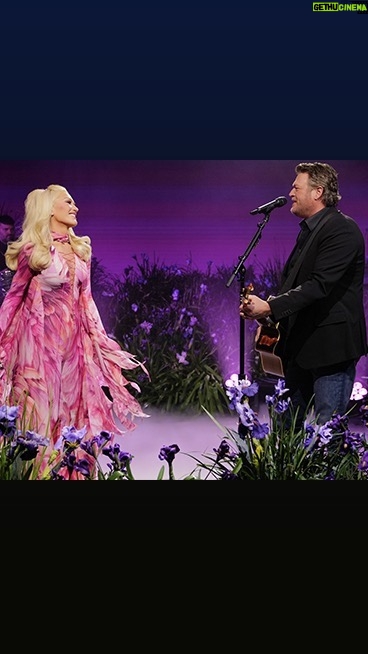 Blake Shelton Instagram - @GwenStefani & @BlakeShelton perform Purple Irises! 💜