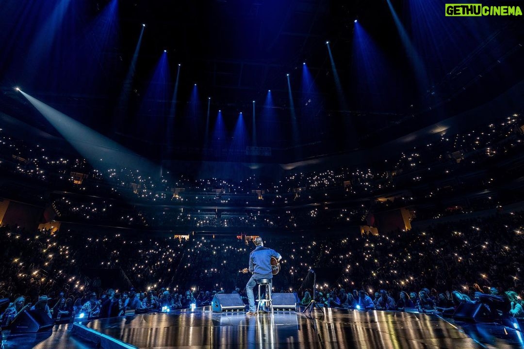 Blake Shelton Instagram - Y'all brought the party this weekend... best fans ever!!!! #BackToTheHonkyTonk