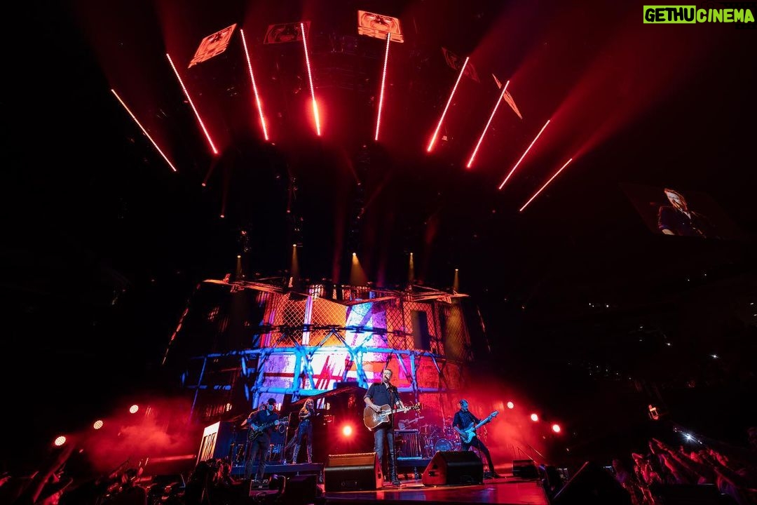 Blake Shelton Instagram - Y'all brought the party this weekend... best fans ever!!!! #BackToTheHonkyTonk