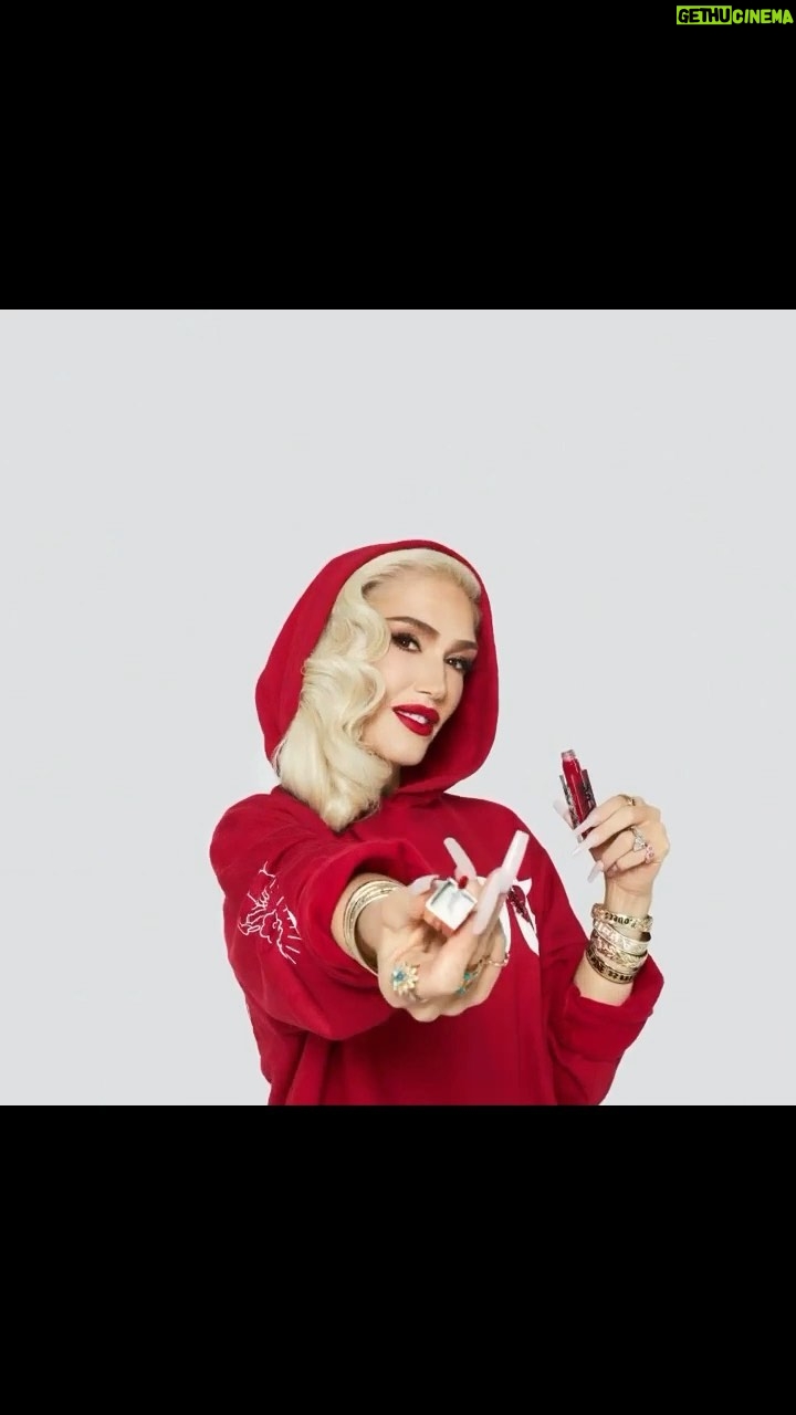 Blake Shelton Instagram - Congrats @gwenstefani on 1 year of @gxvebeauty.. a woman of many many MANY talents!!! I know how hard you've worked on this and I'm so proud of you!!!!