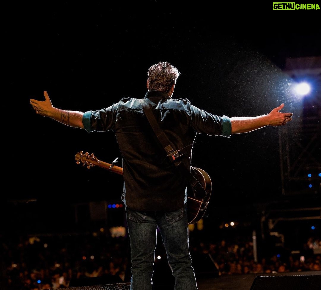 Blake Shelton Instagram - 2 MONTHS until we kick off the #BackToTheHonkyTonk Tour people! See y'all out there with @carlypearce and @thejacksondean! Get tickets now at blakeshelton.com!