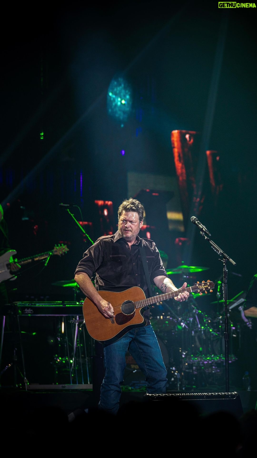 Blake Shelton Instagram - Having a blast on the #BackToTheHonkyTonk Tour presented by @kubotausa!!!