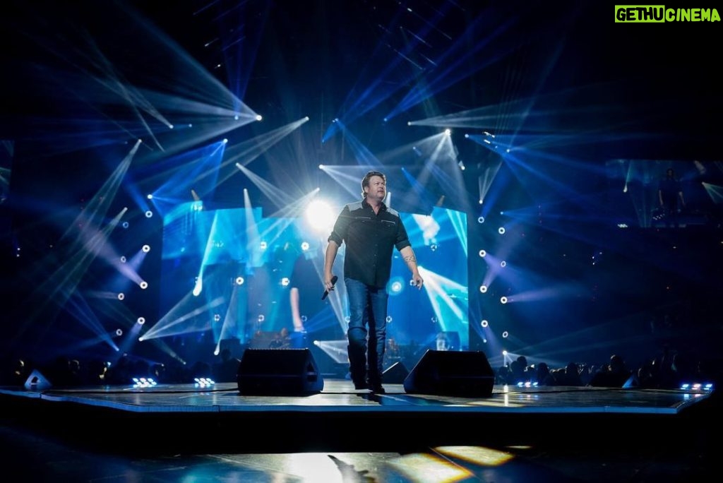 Blake Shelton Instagram - Lafayette!!! Had a great time at the CAJUNDOME!!! Austin, see y'all tonight!!!