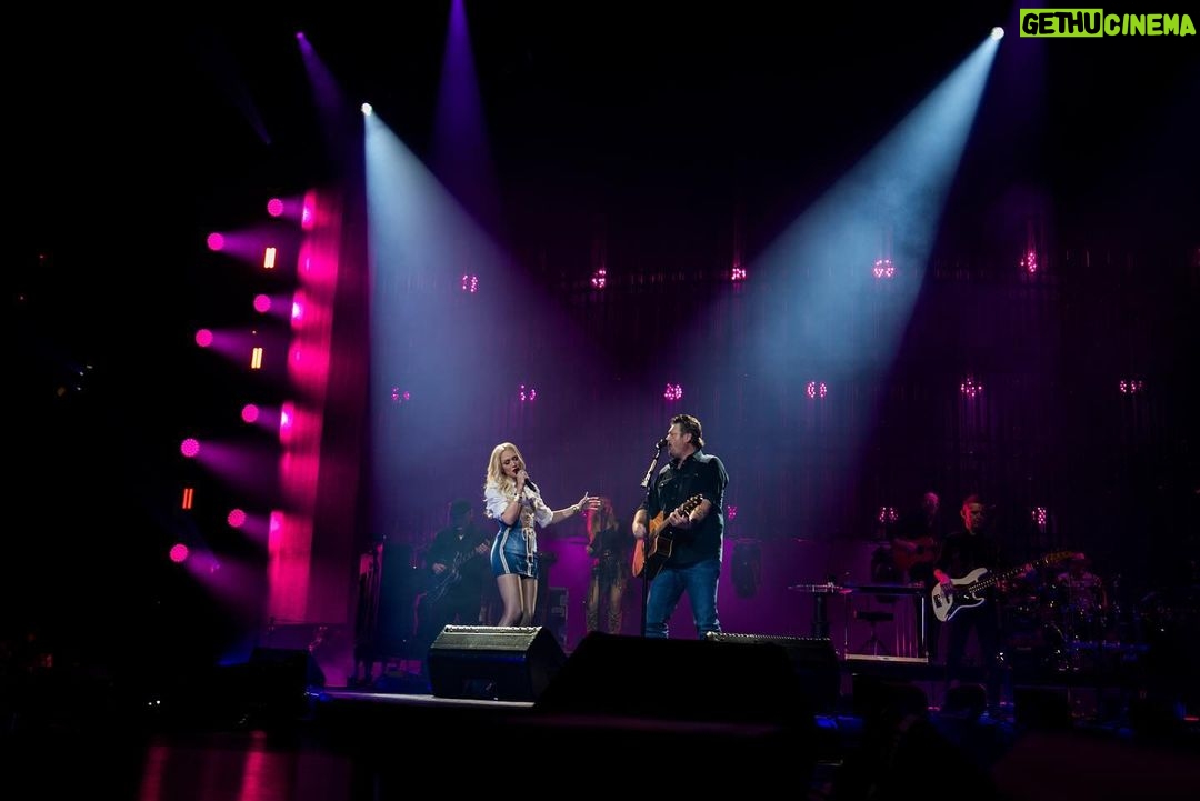 Blake Shelton Instagram - Lafayette!!! Had a great time at the CAJUNDOME!!! Austin, see y'all tonight!!!