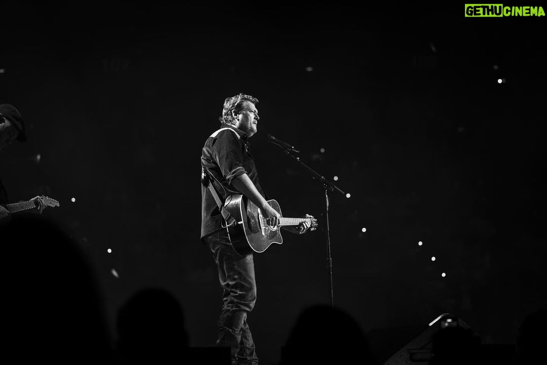 Blake Shelton Instagram - Lafayette!!! Had a great time at the CAJUNDOME!!! Austin, see y'all tonight!!!