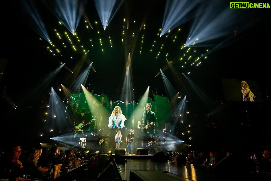 Blake Shelton Instagram - Lafayette!!! Had a great time at the CAJUNDOME!!! Austin, see y'all tonight!!!
