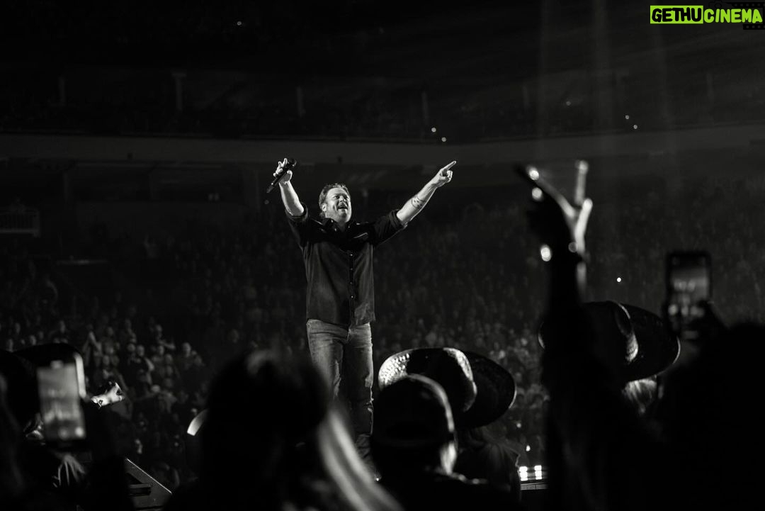 Blake Shelton Instagram - Last night in Milwaukee.. and that's a wrap on week 1 of the #BackToTheHonkyTonk Tour presented by Kubota!!!! @rodeohouston is up next on Tuesday then the tour picks back up in Lafayette!!!! Let's keep the party going!!!!! Fiserv Forum