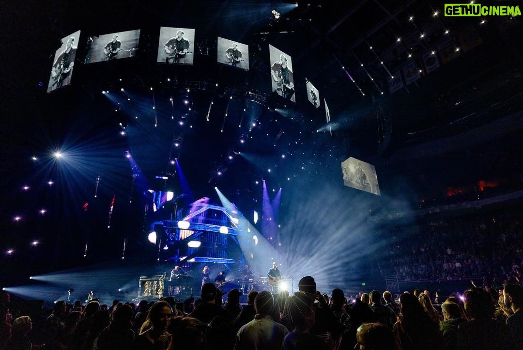 Blake Shelton Instagram - Last night in Milwaukee.. and that's a wrap on week 1 of the #BackToTheHonkyTonk Tour presented by Kubota!!!! @rodeohouston is up next on Tuesday then the tour picks back up in Lafayette!!!! Let's keep the party going!!!!! Fiserv Forum