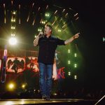 Blake Shelton Instagram - We're just getting warmed up!!! And Detroit brought it!!!!! Damn!!! Milwaukee, let's see what y'all got tonight!!!! #BackToTheHonkyTonk Little Caesars Arena