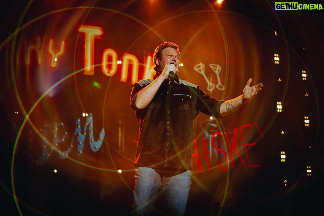 Blake Shelton Instagram - Helluva weekend!!! Thanks for a great night Bossier City!!!!! Bringing the honky tonk to Canada next!!! #BackToTheHonkyTonk
