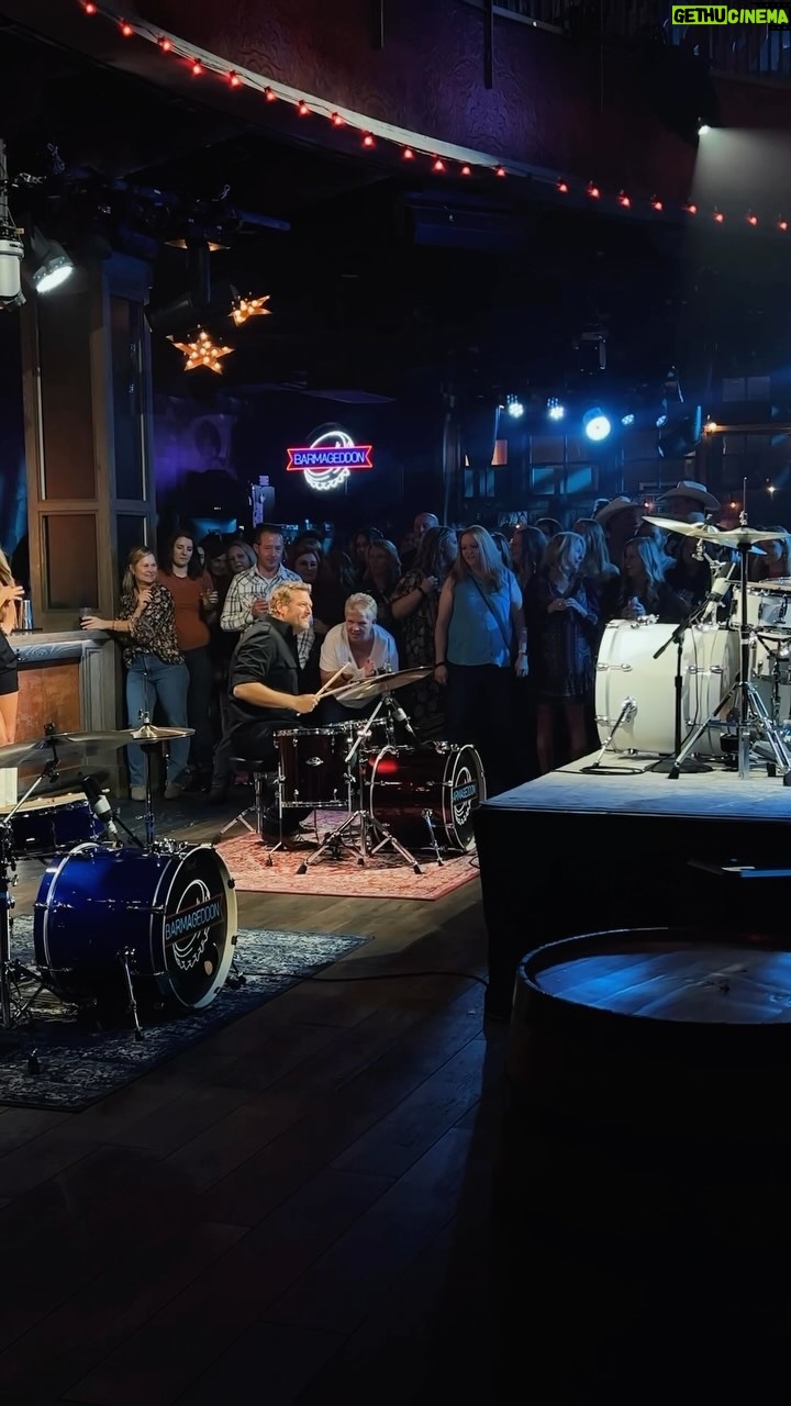 Blake Shelton Instagram - Did I do it??? 🥁 Tune-in to @barmageddonusa tonight on @usanetwork to find out.. #Barmageddon
