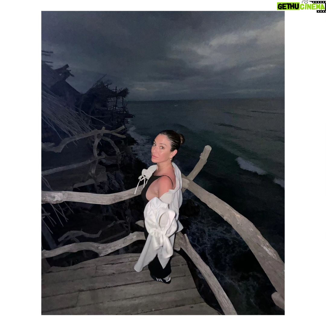 Blanca Suárez Instagram - Ext. Noche. 2° día en @azulik Azulik Tulum