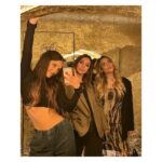 Blanca Suárez Instagram - b e b a s fiufiú @mariapedraza_ @mariaroberts25