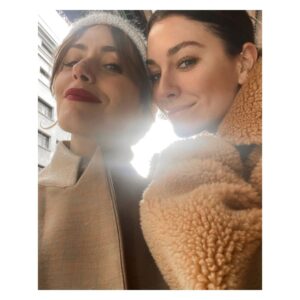 Blanca Suárez Instagram - Cuando @irenemontala vea esta foto aquí me escribirá y asesinará... pero sé que me querrá para siempre.